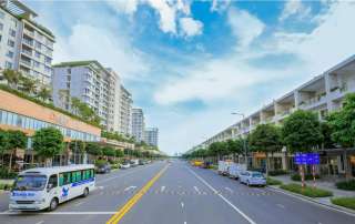 Một dãy nhà phố thương mại hiện đại tại trục đường lớn ở Quận 2